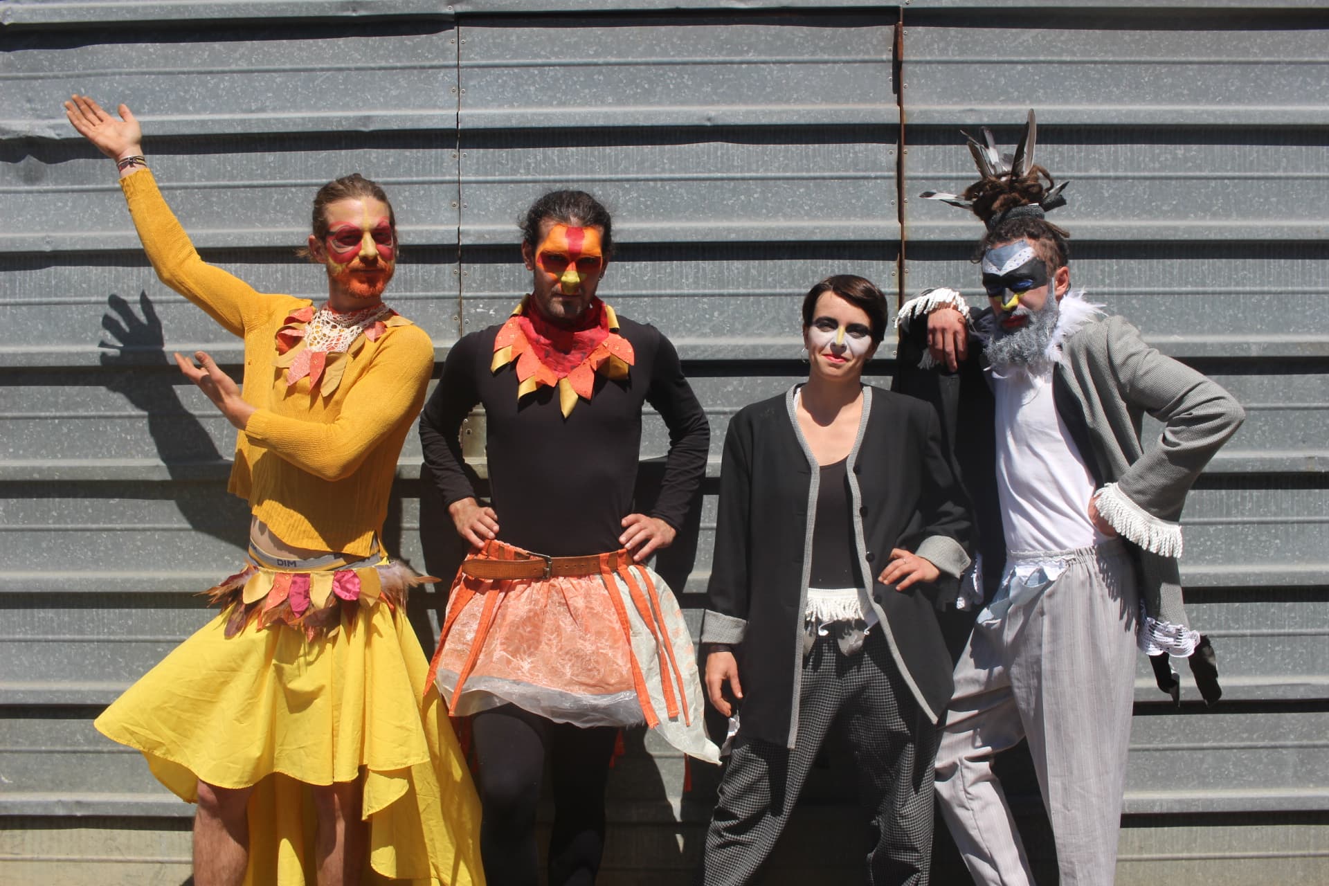 Photo de groupe. Quatre personnes sont présentes. De la gauche vers la droite, Léo, Gautier, Marie, Corentin.